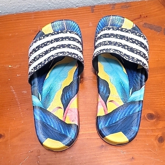 ADIDAS WOMEN'S ADILETTE SLIDE SLIP ON MULTICOLOR SANDAL SIZE 7 - Picture 3 of 8